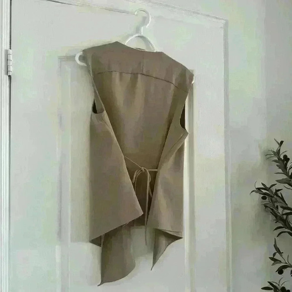 Zara woman’s cream beige  jacket vest in size medium in perfect condition - Picture 2 of 9